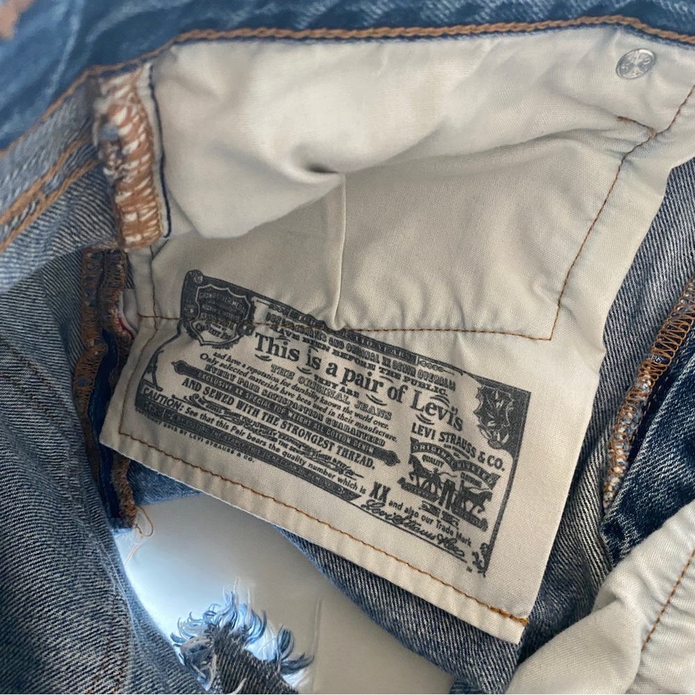 Levi’s 501 denim shorts medium wash - Picture 8 of 8